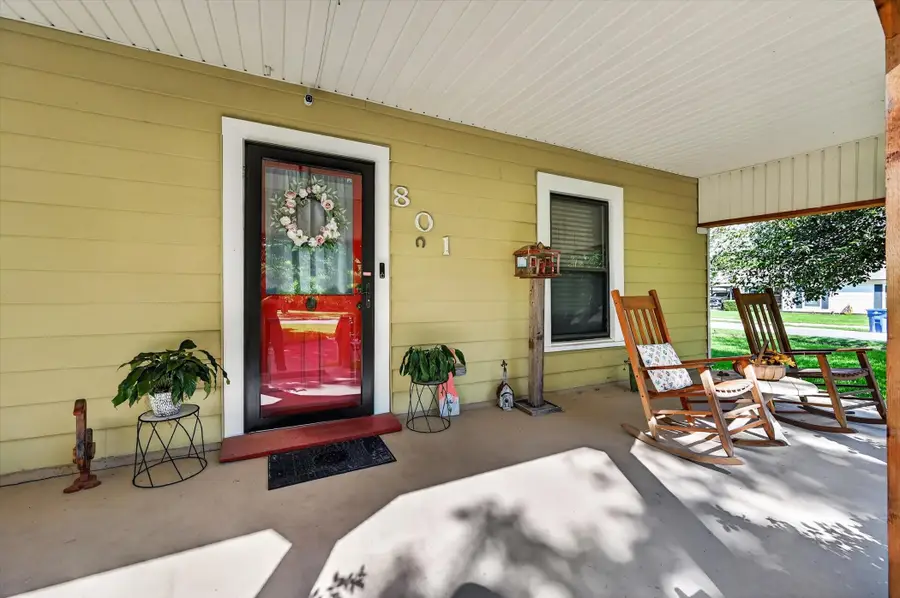 801 S Hall Street, Ennis, TX 75119 - #3