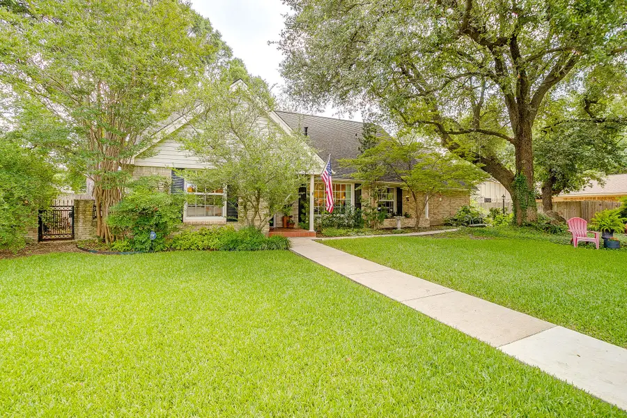 4305 Elmwood Drive, Benbrook, TX 76116 - #3