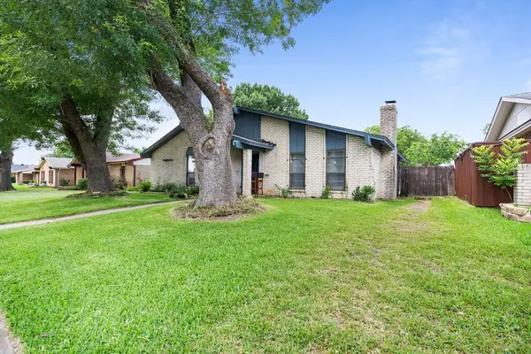 948 Meadowcove Circle, Garland, TX 75043