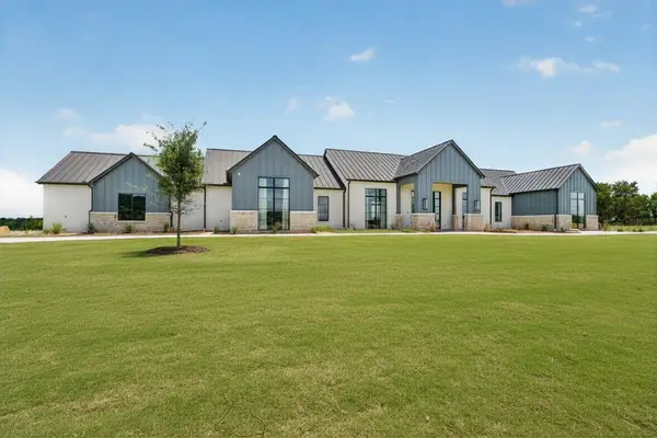 220 Cavalier Court, Strawn, TX 76475