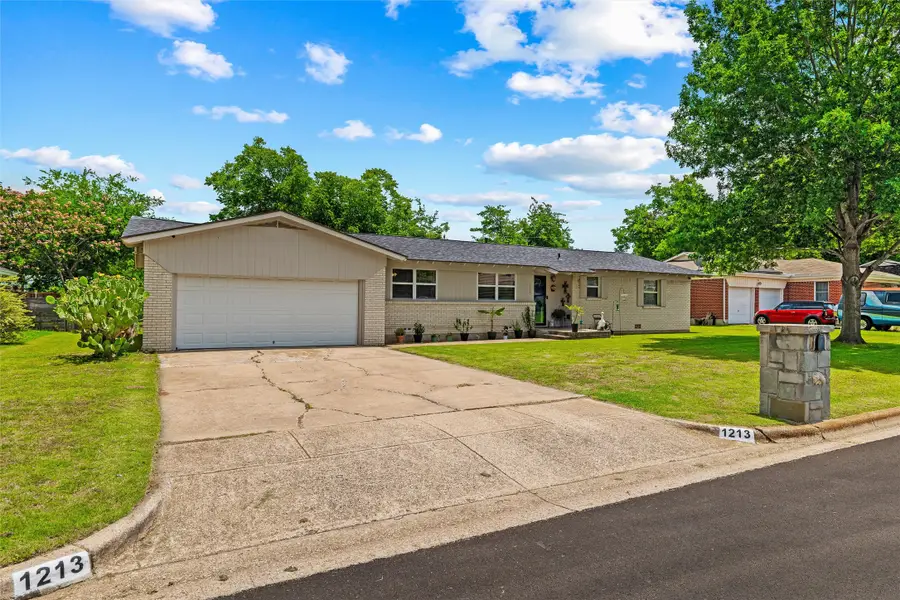 1213 Park Center Street, Benbrook, TX 76126 - #2