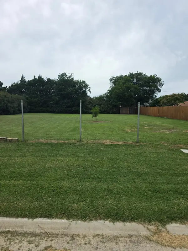 306 Brookfield Drive, Boyd, TX 76023