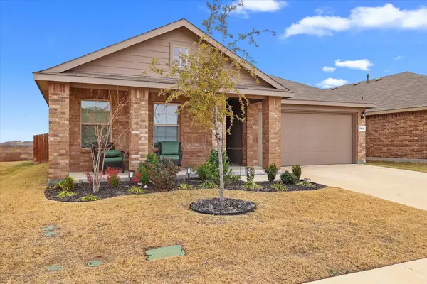 7916 Oaktown Drive, Fort Worth, TX 76131