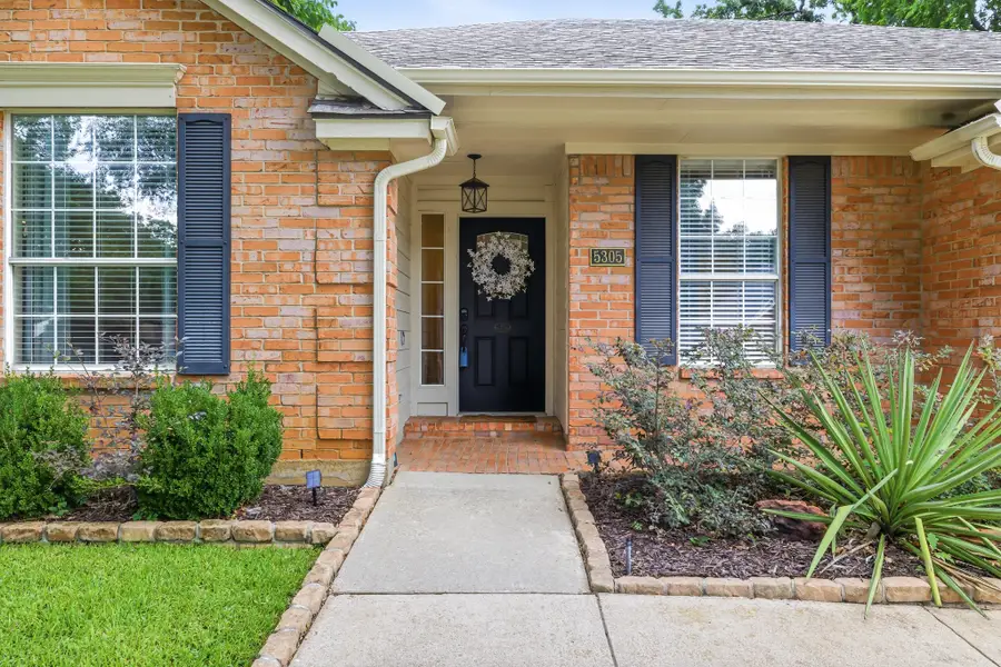 5305 Shadow Glen Drive, Grapevine, TX 76051 - #2