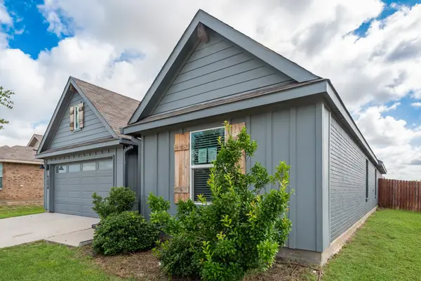 820 Lakeview Drive, Alvarado, TX 76009