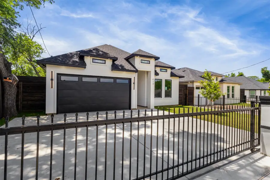 613 N Dwight Avenue, Dallas, TX 75211 - #2