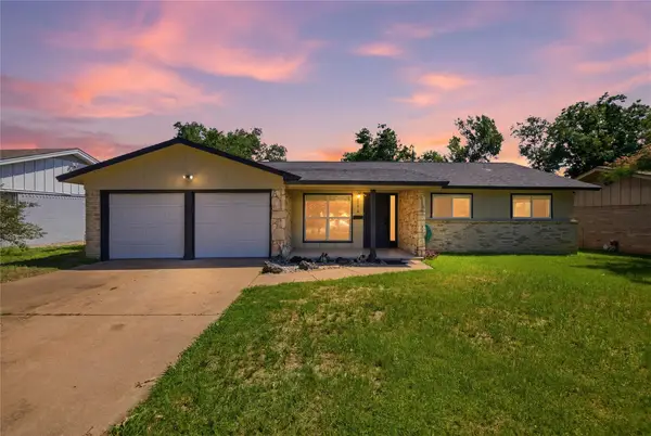 2116 Chelsea Drive, Edgecliff Village, TX 76134