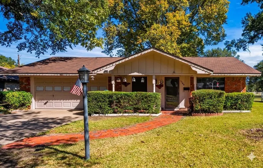 1705 E Beverly Drive, Corsicana, TX 75110 - #3