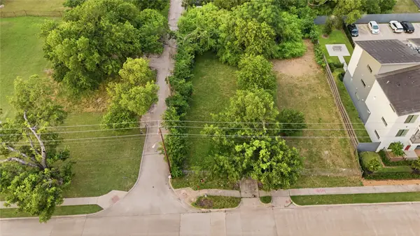 1800 S Trunk Avenue, Dallas, TX 75210