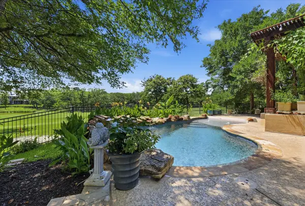 1731 Meadows Avenue, Lantana, TX 76226