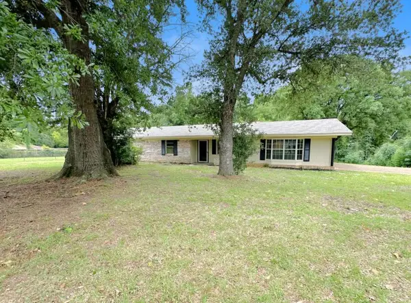 300 Pine Street, Ore City, TX 75683