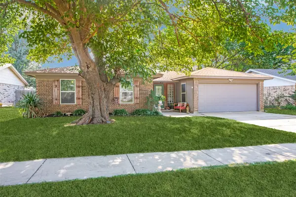 217 N Heights Drive, Crowley, TX 76036