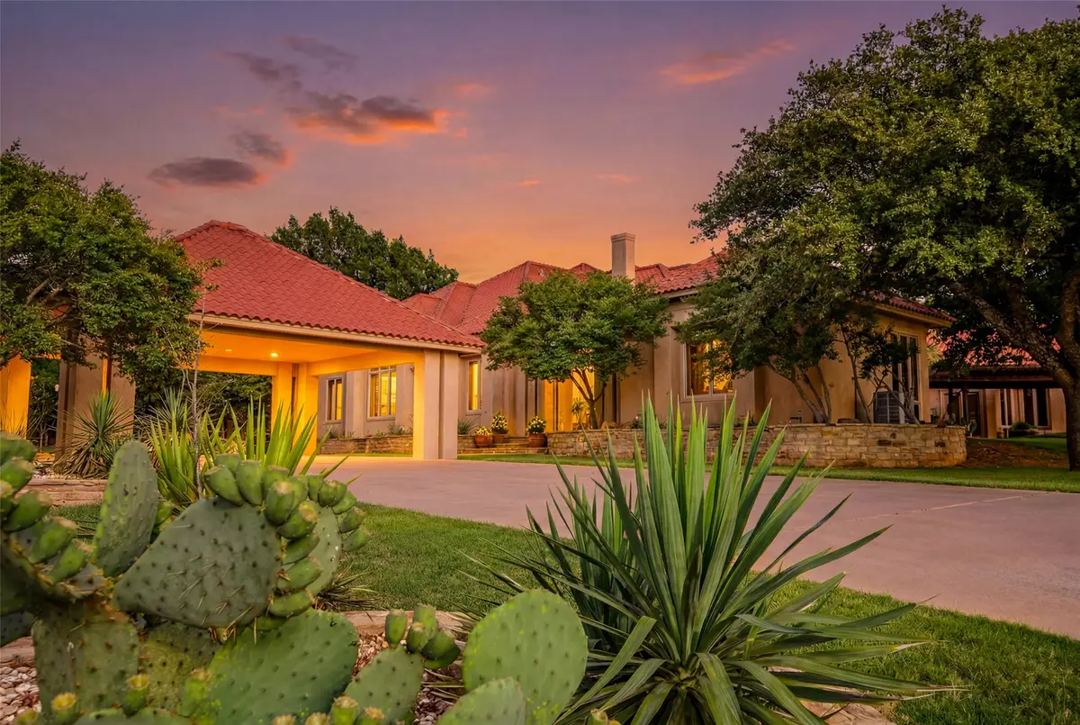 701 W Walcott Street, Pilot Point, TX 76258 - #1