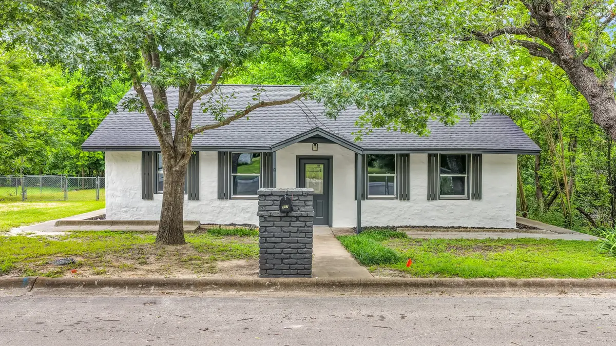 307 S Walnut Street, Weatherford, TX 76086 - #1