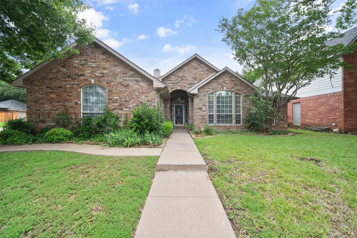 6101 Fox Hunt Drive, Arlington, TX 76001 - #1