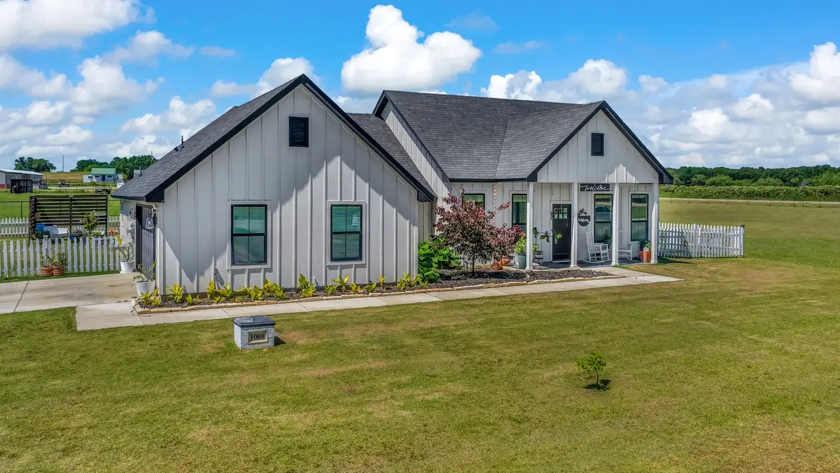 1000 Latigo Lane, Millsap, TX 76066 - #1