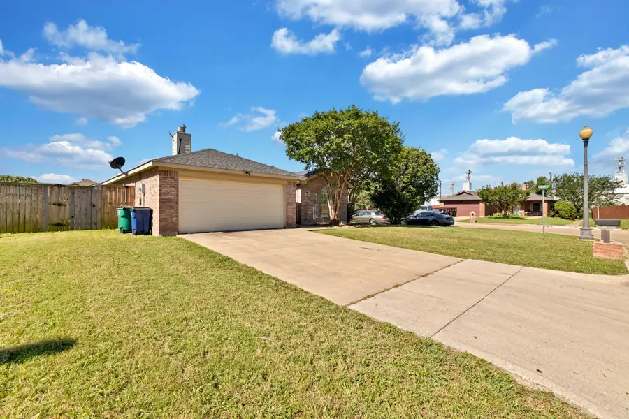 609 Lonestar Park Lane, Ponder, TX 76259 - #2