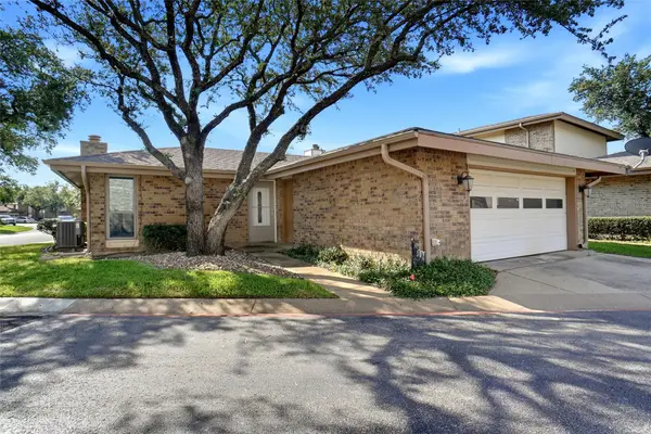 30 Park Lane, Bedford, TX 76021