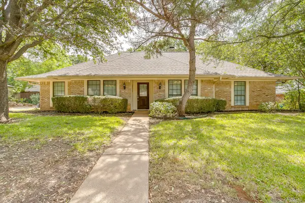 2907 Creekwood Drive, Grapevine, TX 76051