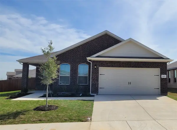 5201 Petal Meadows Drive, Fort Worth, TX 76179