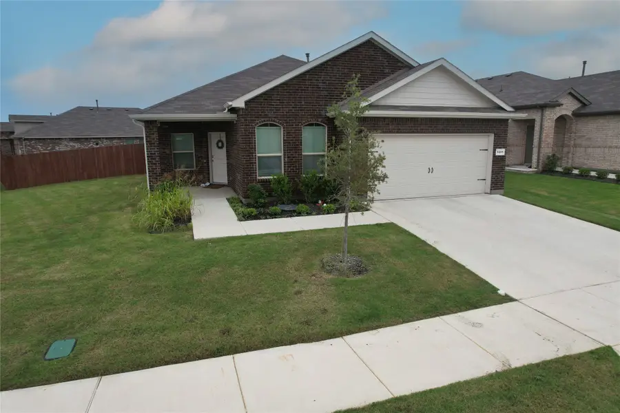5201 Petal Meadows Drive, Fort Worth, TX 76179 - #2