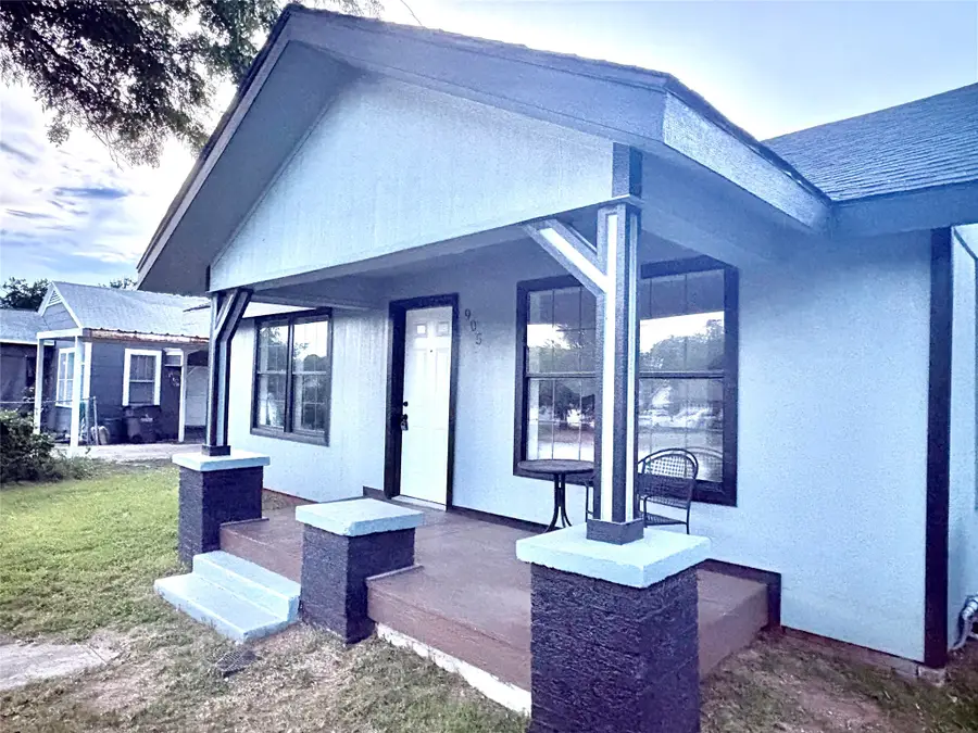 905 2nd St, Graham, TX 76450 - #2