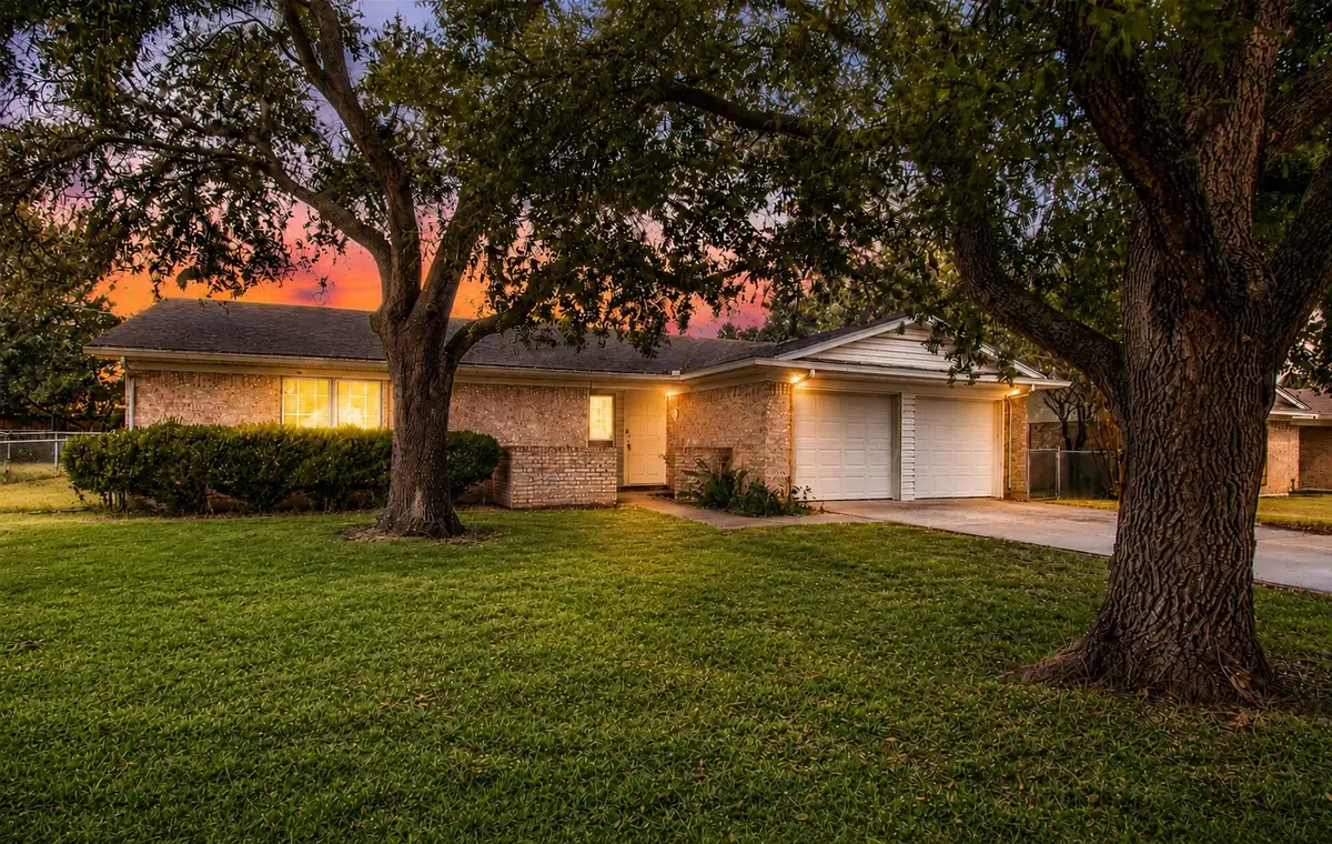 1216 Bryant Street, Benbrook, TX 76126 - #1