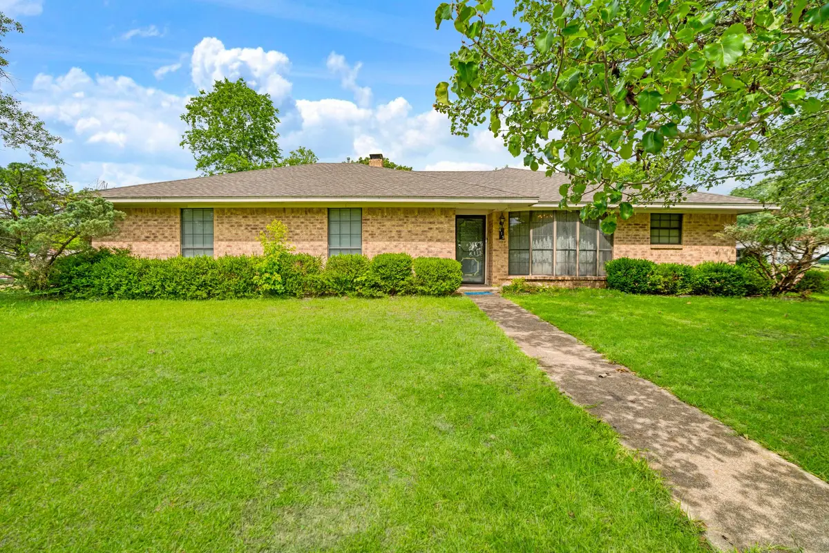 615 N Main Street, Bogata, TX 75417 - #1