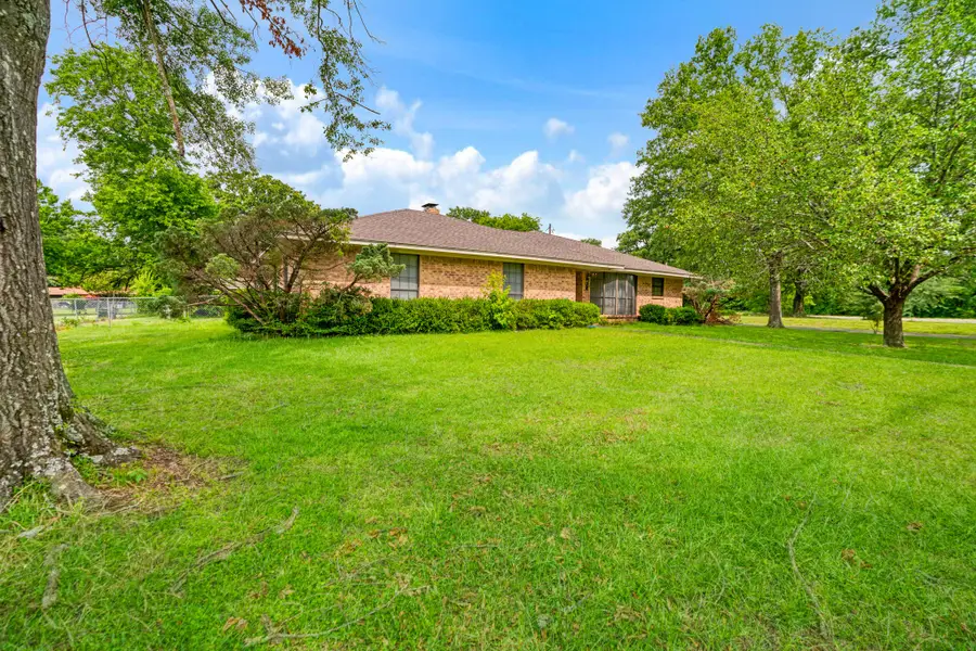 615 N Main Street, Bogata, TX 75417 - #2