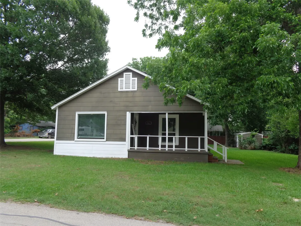 301 S 4th Street, Grandview, TX 76050 - #1