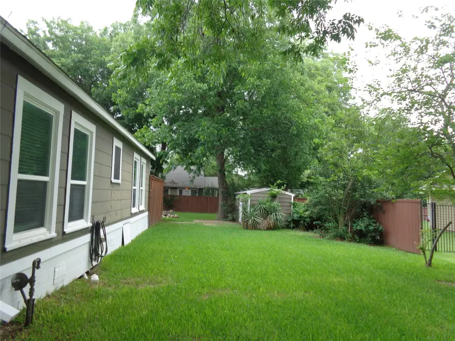 301 S 4th Street, Grandview, TX 76050 - #2