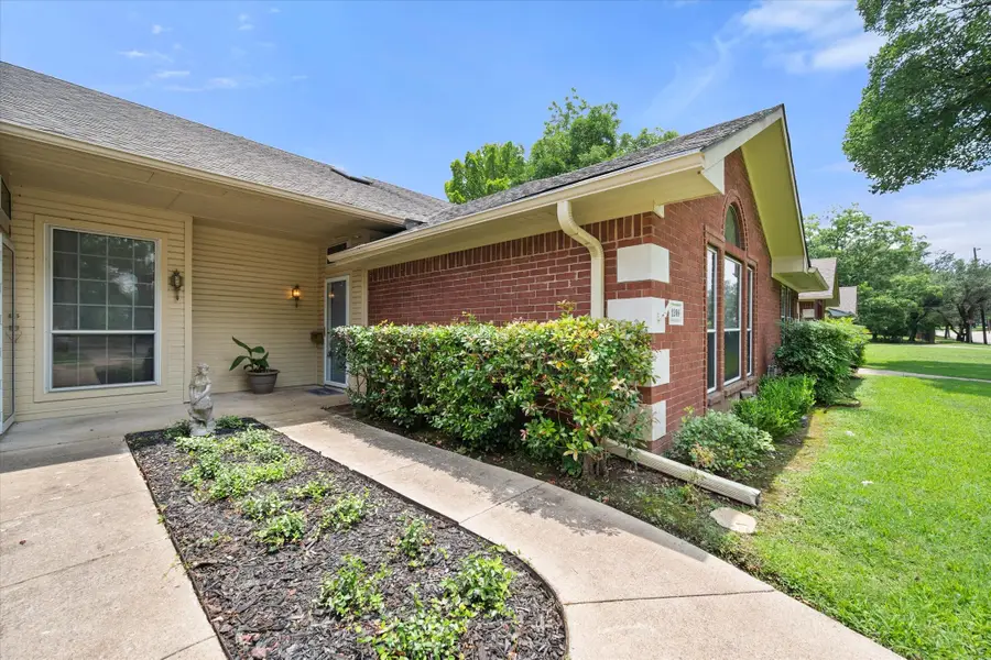 1209 W 3rd Avenue, Corsicana, TX 75110 - #2