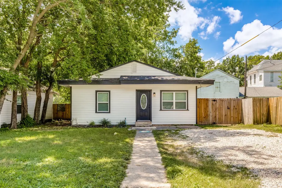 504 Davis Street, Gainesville, TX 76240 - #2