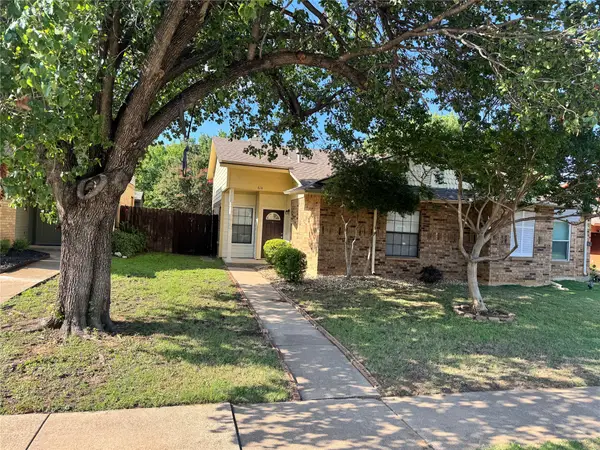 614 Canterbury Street, Euless, TX 76039