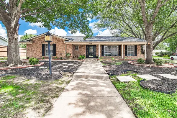4300 Barcelona Drive, Fort Worth, TX 76133
