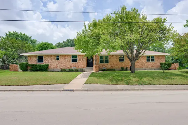 224 W Lanett Drive, DeSoto, TX 75115