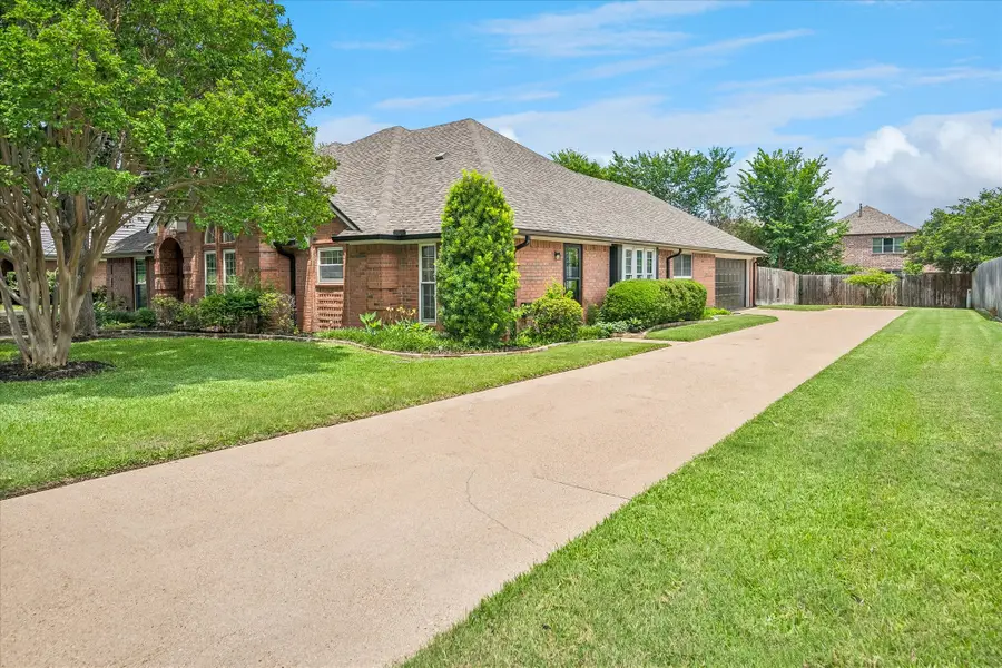 3912 Brookside Drive, Bedford, TX 76021 - #3