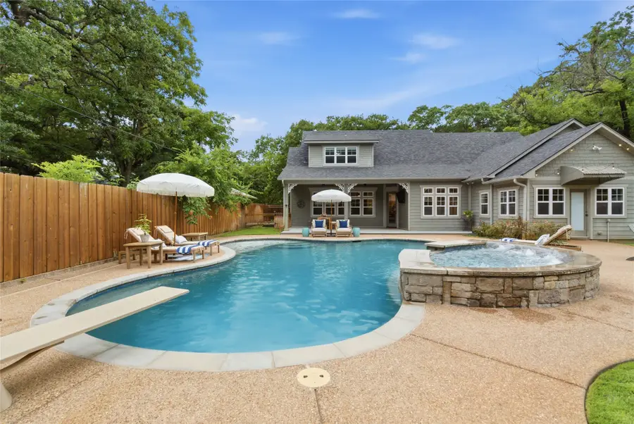 907 Cherry Street, Graham, TX 76450 - #2