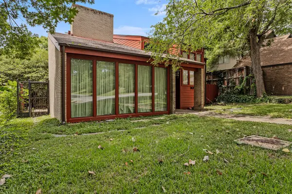 905 Easton Place, Dallas, TX 75218