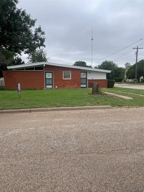 1140 W Forest Street, Munday, TX 76371