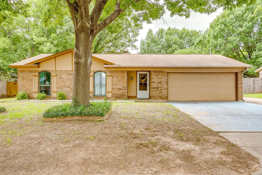721 NW Wood Street, Burleson, TX 76028 - #2