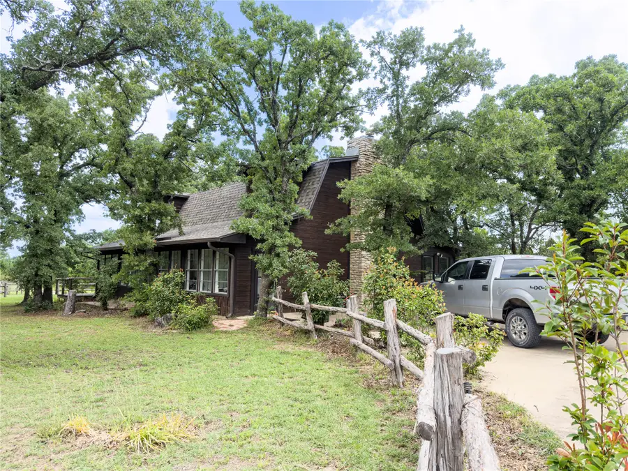 1102 NE 23rd Street, Mineral Wells, TX 76067 - #2