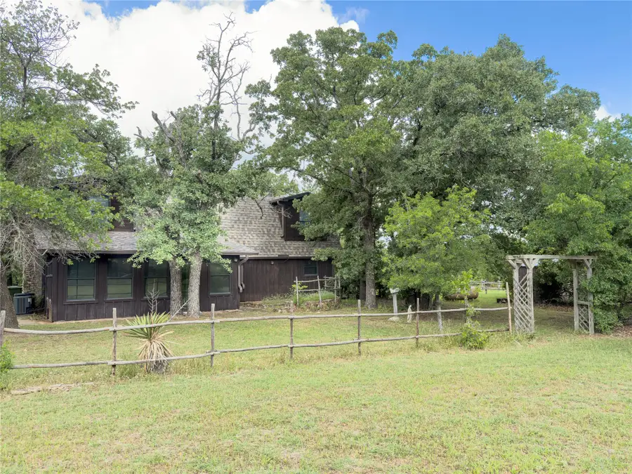 1102 NE 23rd Street, Mineral Wells, TX 76067 - #3