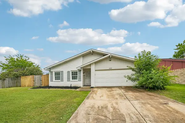 429 Clearwood Drive, Grand Prairie, TX 75052