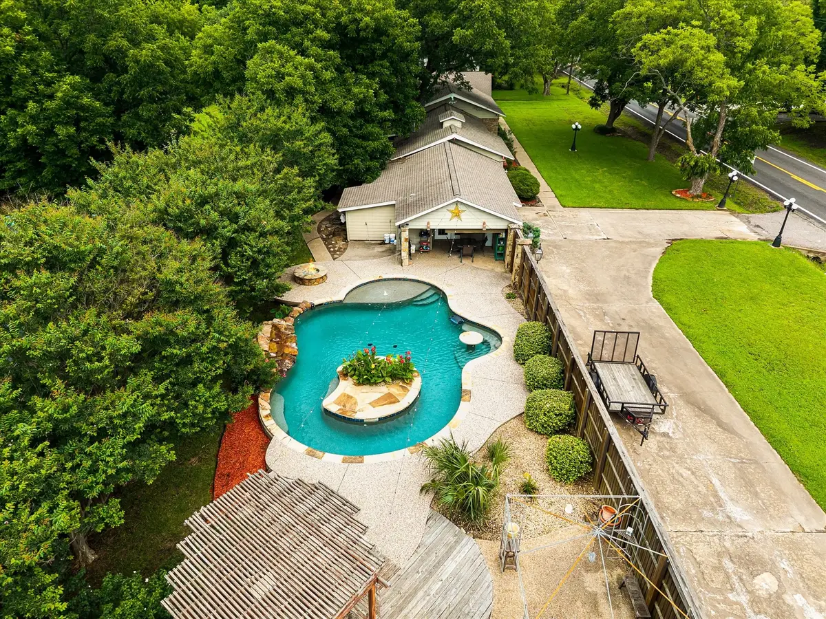110 W Crockett Street, Wolfe City, TX 75496 - #1