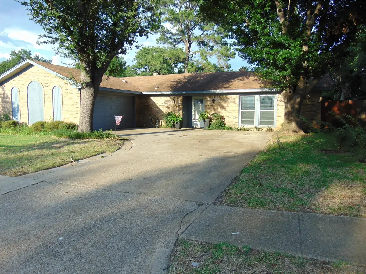 5420 Kings Manor Drive, Lake Dallas, TX 75065 - #1