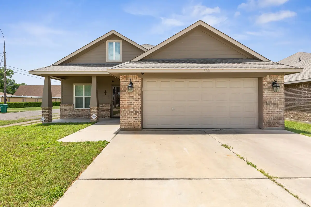 300 N Bermuda Street, Lacy Lakeview, TX 76705 - #1