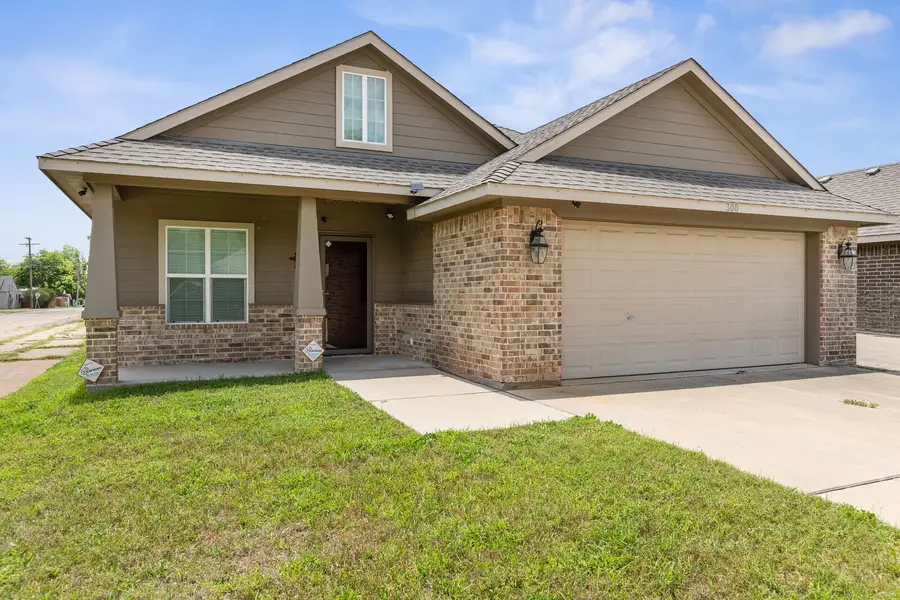 300 N Bermuda Street, Lacy Lakeview, TX 76705 - #2