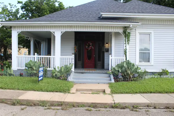 2818 S Blades Street, Greenville, TX 75401