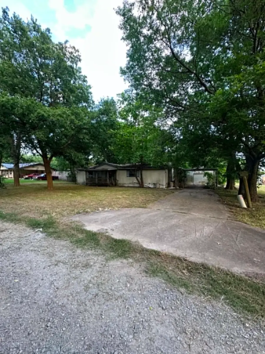200 E Locust Street, Celeste, TX 75423 - #2